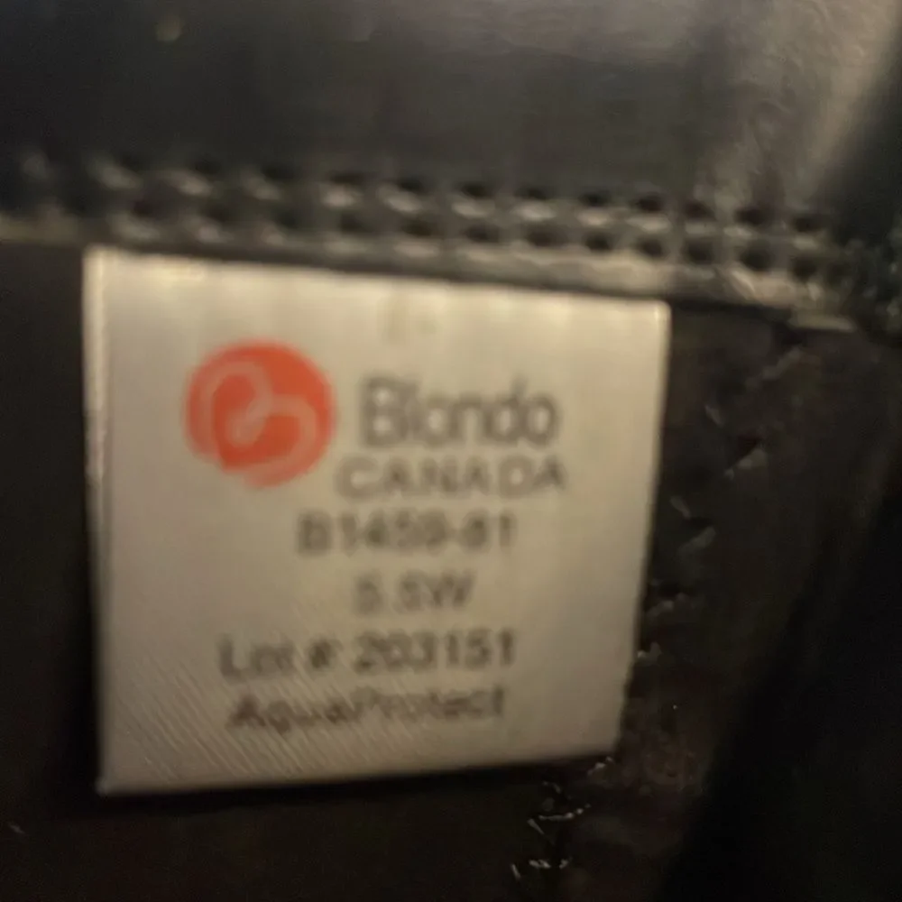 BLONDO CANADA WATERPROOF LEATHER BOOTS.   NEW.  STYLE IS TRUDY